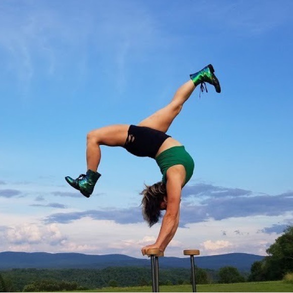 Meet your Posher, Natalie - Picture 2 of 3